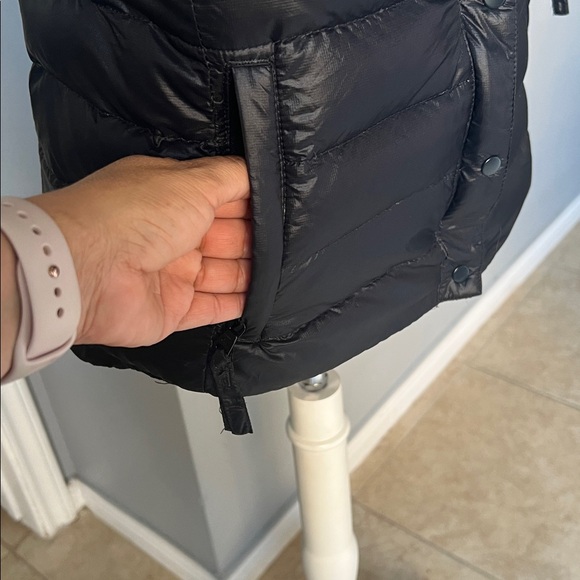 GAP Puffer Vest - Picture 2 of 8